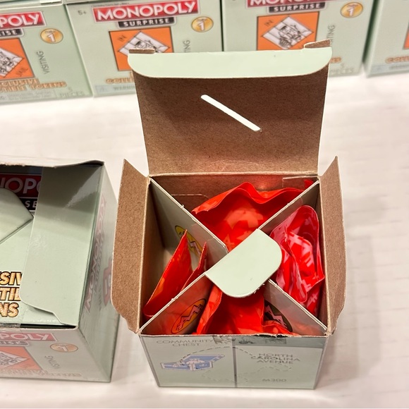 Monopoly Surprise 11 Boxes & Display Series One NEW Exclusive Collectible Tokens - Picture 5 of 8